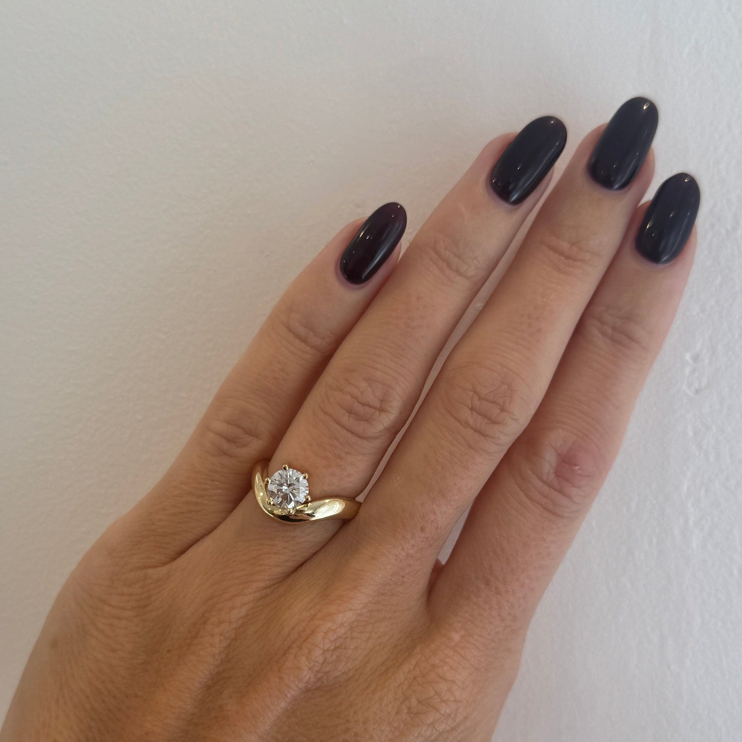 Hazel Round Solitaire