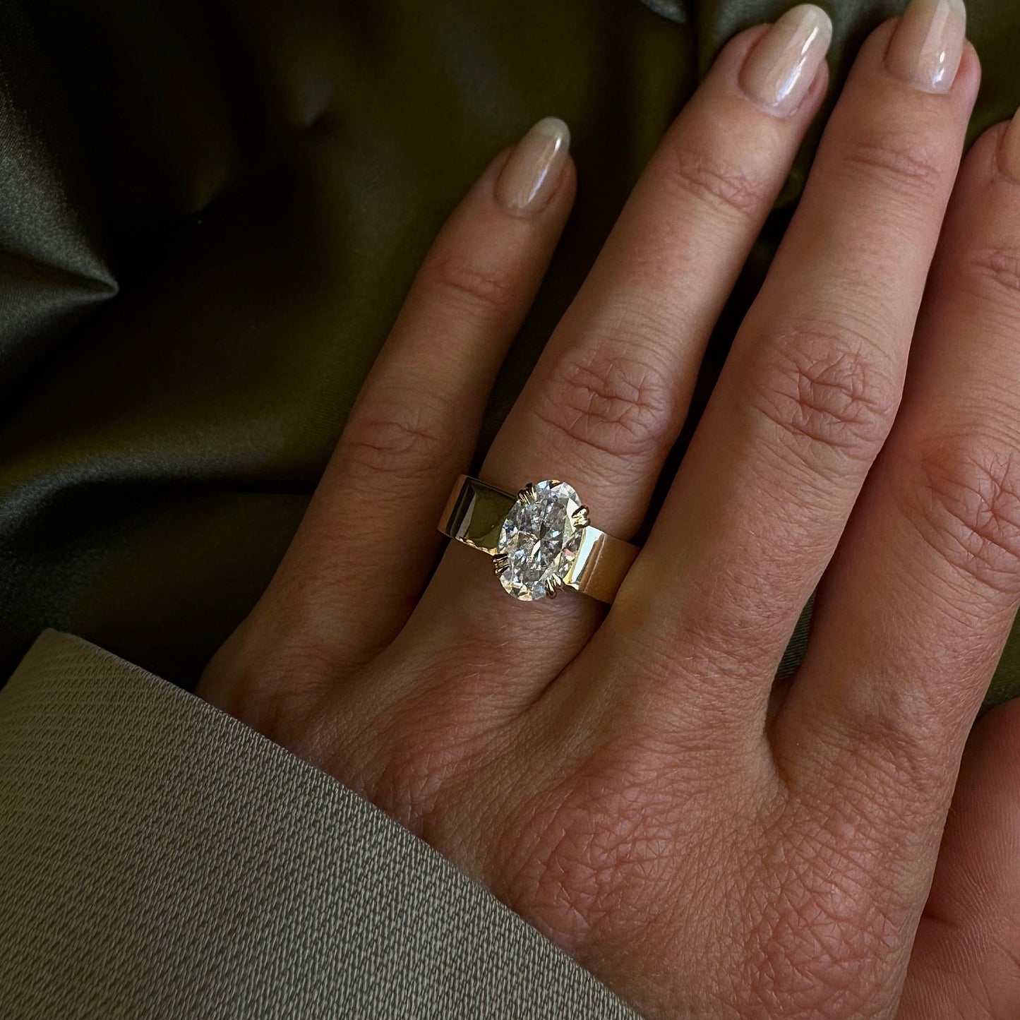 Kendall Oval Solitaire